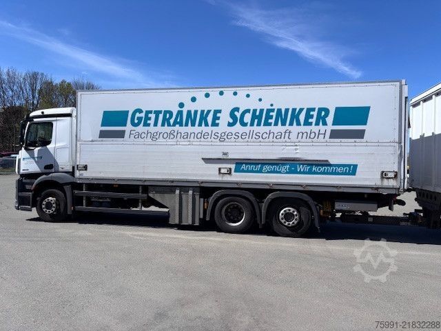 LKW mit Getränkeaufbau MERCEDES-BENZ MB Antos Getränkeaufbau Schwenkwand Ladebordwand