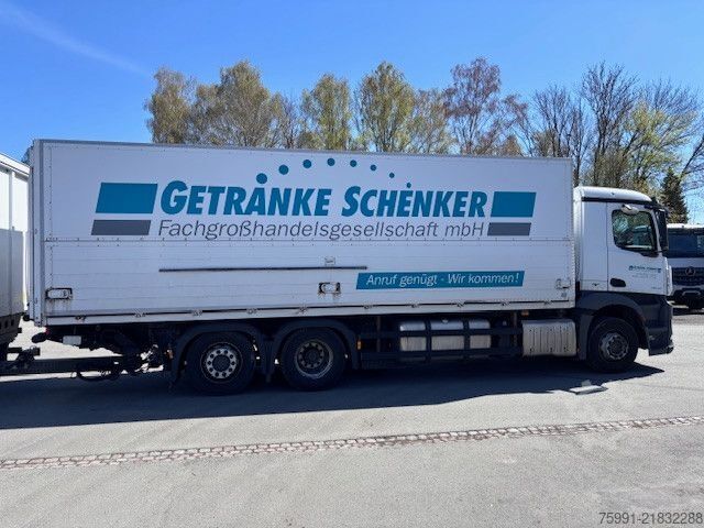 LKW mit Getränkeaufbau MERCEDES-BENZ MB Antos Getränkeaufbau Schwenkwand Ladebordwand