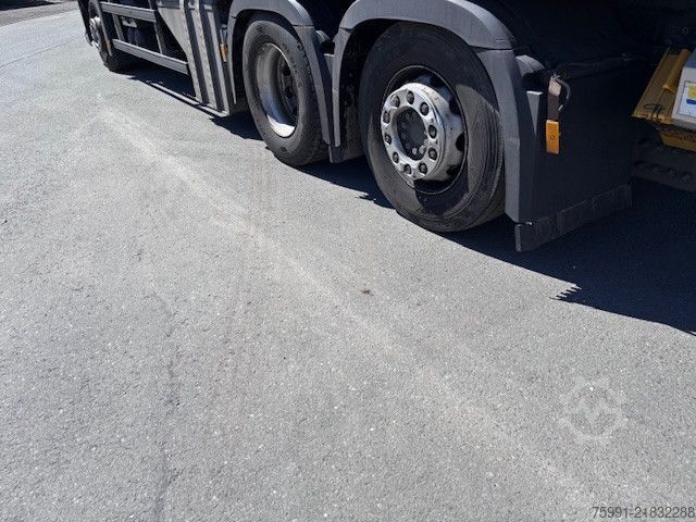 LKW mit Getränkeaufbau MERCEDES-BENZ MB Antos Getränkeaufbau Schwenkwand Ladebordwand