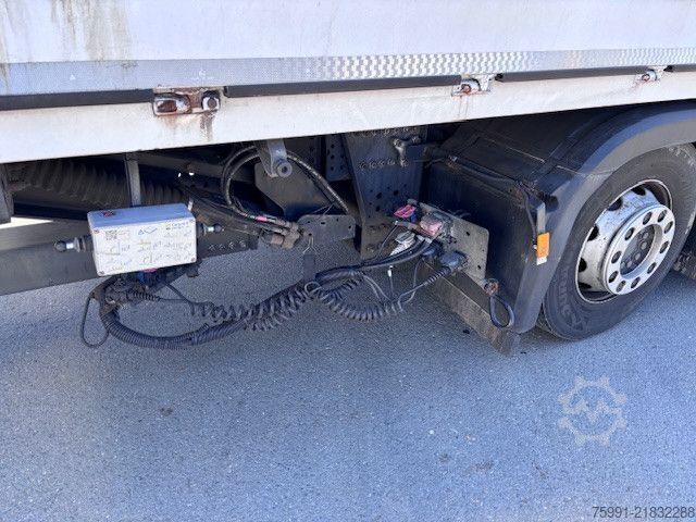LKW mit Getränkeaufbau MERCEDES-BENZ MB Antos Getränkeaufbau Schwenkwand Ladebordwand