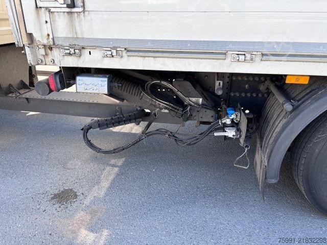 Beverage truck MERCEDES-BENZ Actros 5 mit Schwenwandkoffer und Ladebordwand