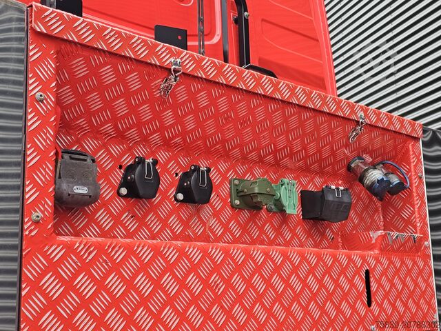 Standard-SZM Volvo FH 16.650 6x4 BOOGIE / RETARDER