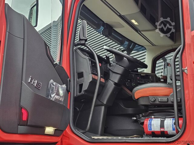 Standard-SZM Volvo FH 16.650 6x4 BOOGIE / RETARDER