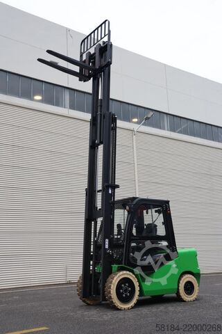 Electric 4-wheel forklift Noblelift CPD25-A