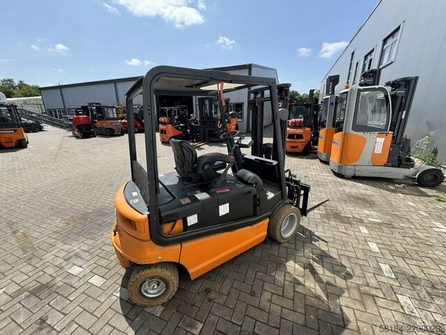 Electric 4-wheel forklift Still R60-30