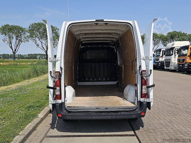 High-roof van RENAULT MASTER 2.3 DCI 135 L3H2