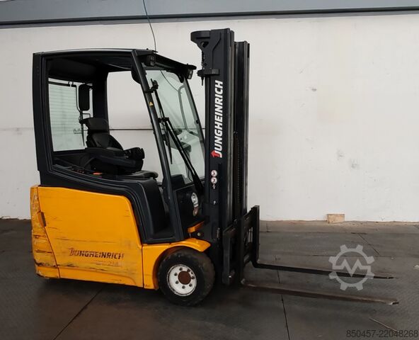 Electric - 3 wheels Jungheinrich EFG 218k batt 2023