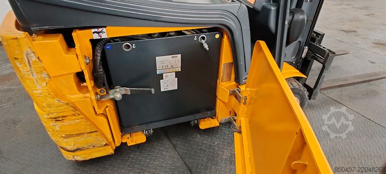 Electric - 3 wheels Jungheinrich EFG 218k batt 2023