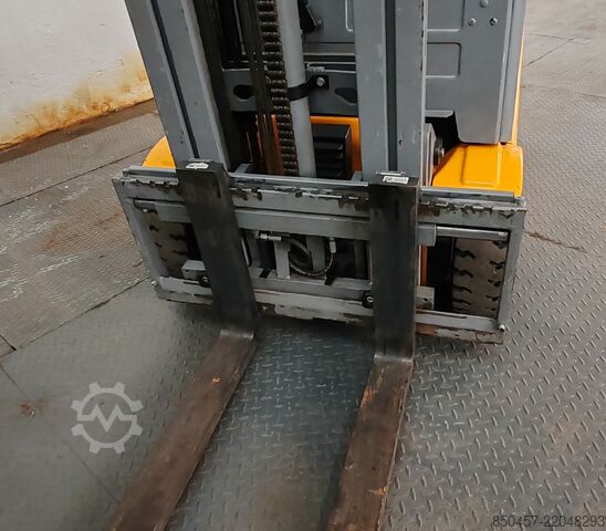 Electric - 3 wheels Jungheinrich EFG 215 4.8m/ 1826mh