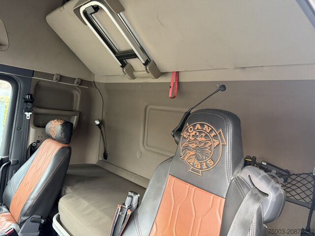 Standard tractor unit Scania R490 4X2 Topline