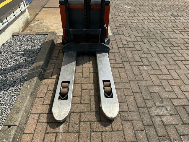 VS-22286 Electric WIDE-GAUGE stacker BT SWE120 1,400mm BT SWE120 6026362/2008