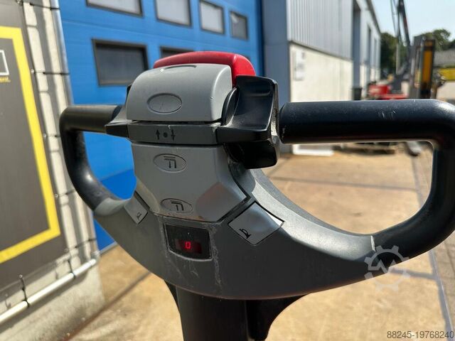 VS-22286 Electric WIDE-GAUGE stacker BT SWE120 1,400mm BT SWE120 6026362/2008