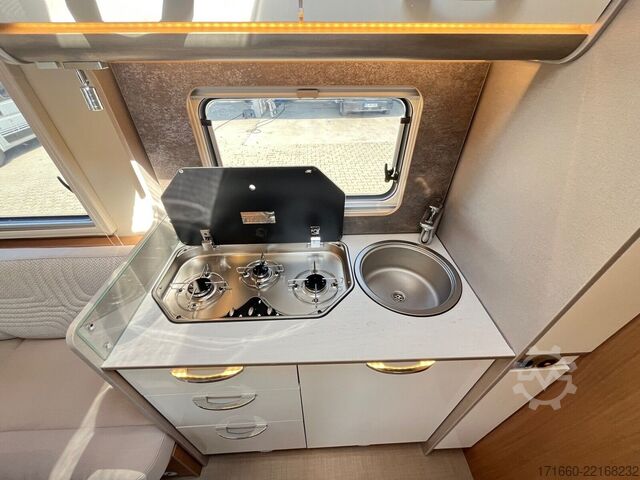 Semi-integrated camper BÜRSTNER Lyseo Gallery TD 649 G über 40.000 Euro sparen!