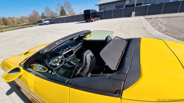 Van FERRARI Portofino