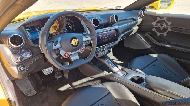 Van FERRARI Portofino