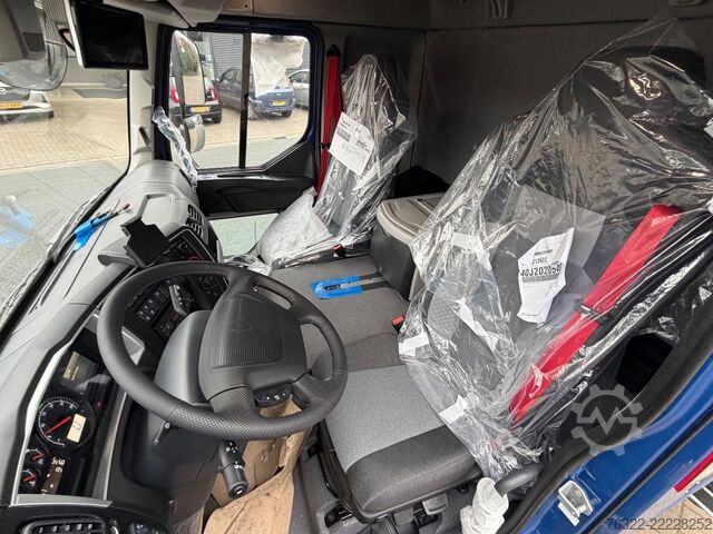 Koffer Renault D 12 LOW P4X2  210E6 / PLYWOOD GESLOTEN LAADBAK...