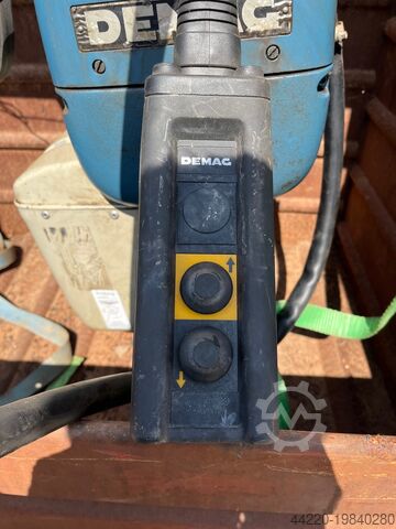 Chain hoist wall-mounted slewing crane DEMAG PK5N