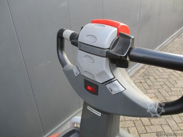 Pallet truck BT LPE200