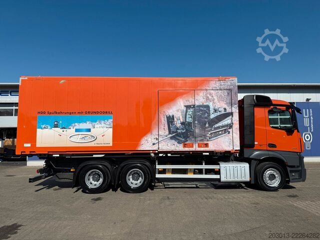Box truck MERCEDES-BENZ Actros 2651 6x4 Koffer mit Bohranalge Zubehör