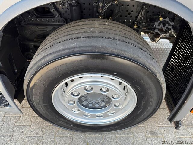 Box truck MERCEDES-BENZ Actros 2651 6x4 Koffer mit Bohranalge Zubehör