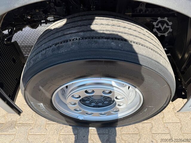 Box truck MERCEDES-BENZ Actros 2651 6x4 Koffer mit Bohranalge Zubehör
