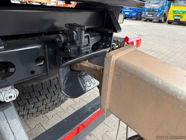 Box truck MERCEDES-BENZ Actros 2651 6x4 Koffer mit Bohranalge Zubehör