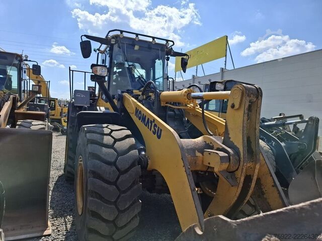Radlader KOMATSU WA380 1. Hd aus Kommunalbesitz