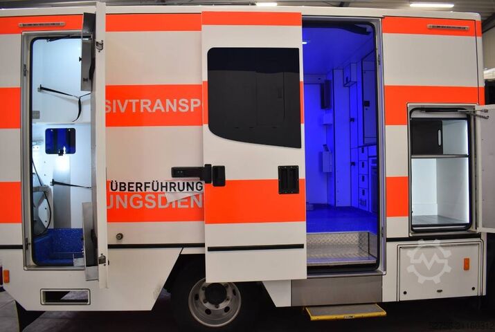Rettungswagen MAN Truck & Bus Intensivtransportwagen