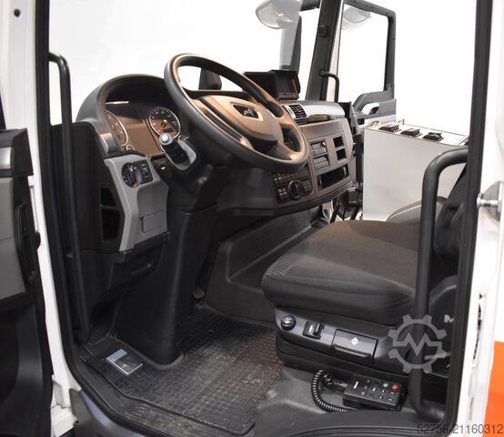 Rettungswagen MAN Truck & Bus Intensivtransportwagen