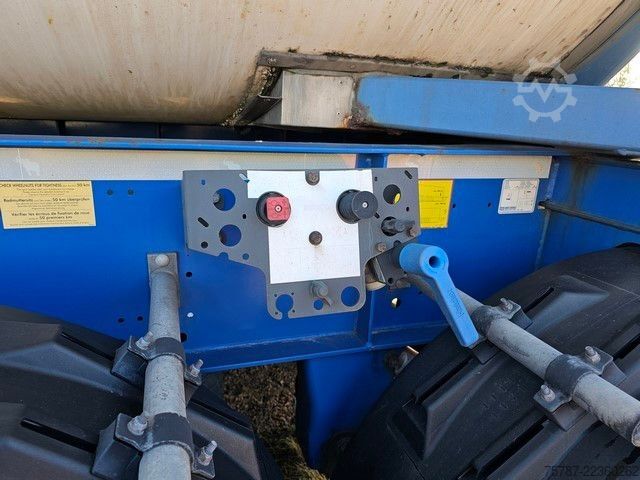 Tankauflieger SCHMITZ CARGOBULL Tankcontainer Chassis+Tankcontainer  Schwallwand