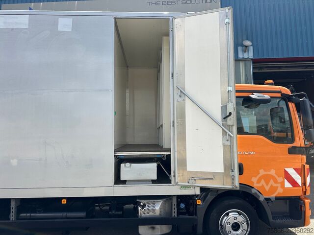 Abschleppwagen MAN 8.250 TGL BL Werkstattwagen Strom Generator LBW