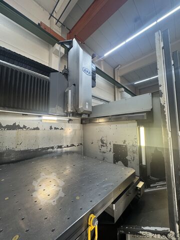 Vertikales Bearbeitungszentrum AXA VPC 45 U