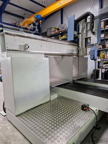 Machining center MAKA KPF 334 RT