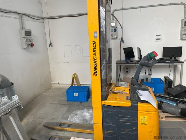 Electric pallet stacker with tiller and operator platform Jungheinrich ERC 212