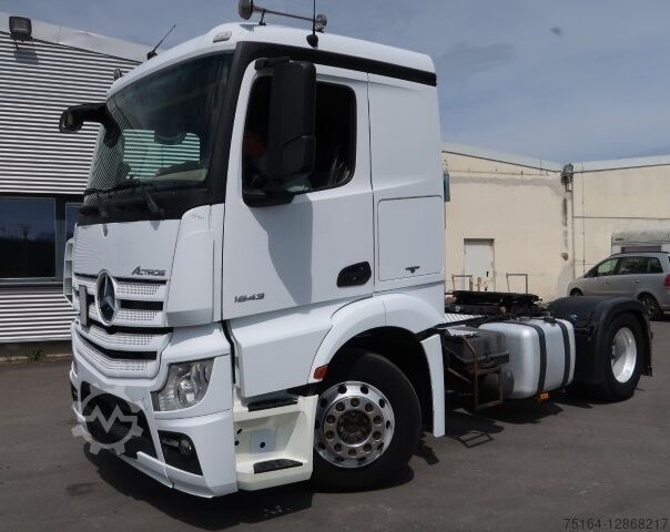 Standard truck tractor Mercedes-Benz 1843 LS
