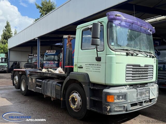 Hakenarmsystem MAN 26.403 6x2 Stuuras, ADR