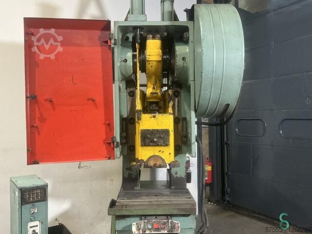 Exzenterpressen  Stanko KD2128K, 63t 1986 Stanko 