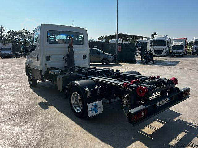 Roll-off tipper truck Iveco SCARRABILE