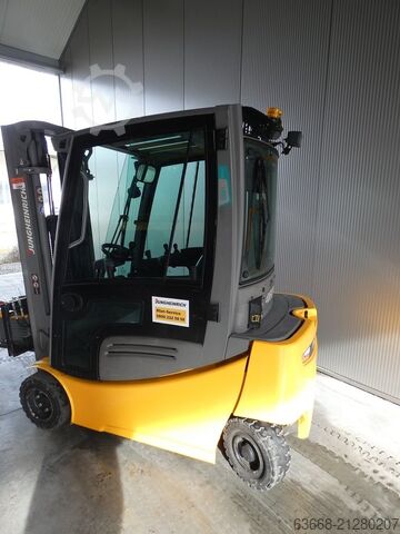 Elektro 4 Rad-Stapler Jungheinrich EFG 320 Li