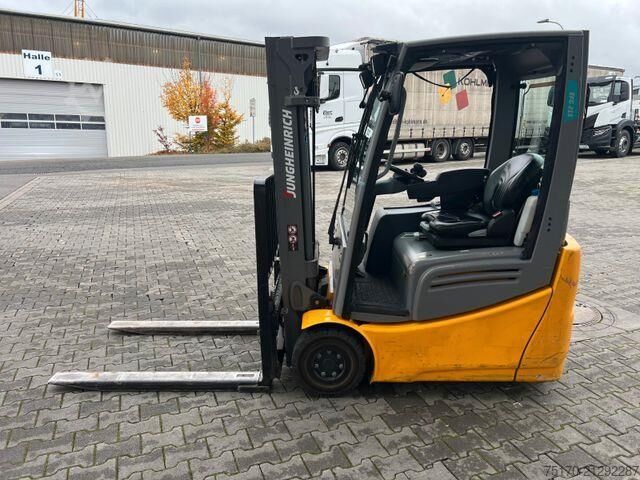 Forklift Jungheinrich EFG 215 / Triplex 4.25m / 1.851h / Batterie 2023