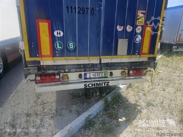 Open semitrailer with tarp Schmitz Cargobull Semitrailer Curtainsider Mega
