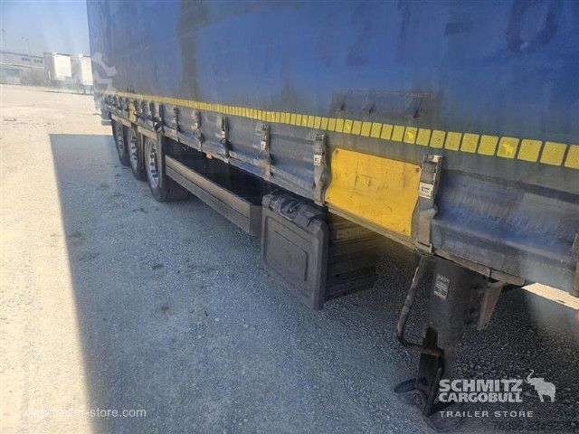 Open semitrailer with tarp Schmitz Cargobull Semitrailer Curtainsider Mega