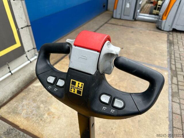 VS-22414 Electric pallet truck Hyster P2.2 year 2017 HYSTER P2.2