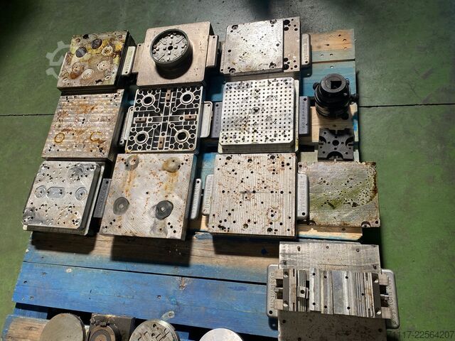 Horizontal machining center Mori Seiki NMV 5000 DCG Turning Table