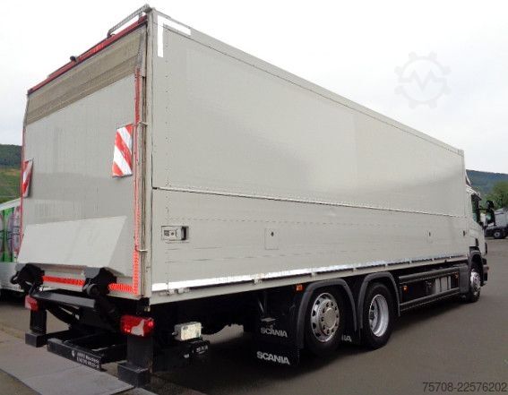 LKW mit Kofferaufbau SCANIA P 320*8,2 m Schwenkwand*LBW*Lift/Lenk*Kamera*TOP