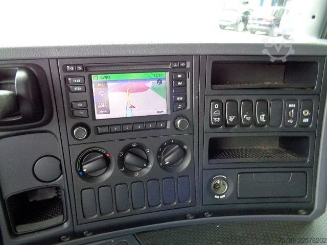 LKW mit Kofferaufbau SCANIA P 320*8,2 m Schwenkwand*LBW*Lift/Lenk*Kamera*TOP