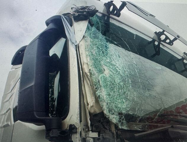 Standard SZM MAN TGX 18.510 beschädigt /damaged