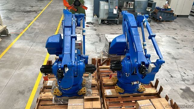 Handling robot YASKAWA MOTOMAN MPL500 II