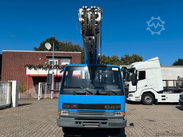 Truck-mounted crane van DAF 45.130 Dachdeckerkran 28-7 Klaas 28M