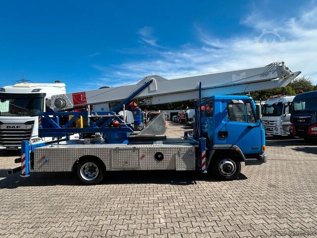 Truck-mounted crane van DAF 45.130 Dachdeckerkran 28-7 Klaas 28M